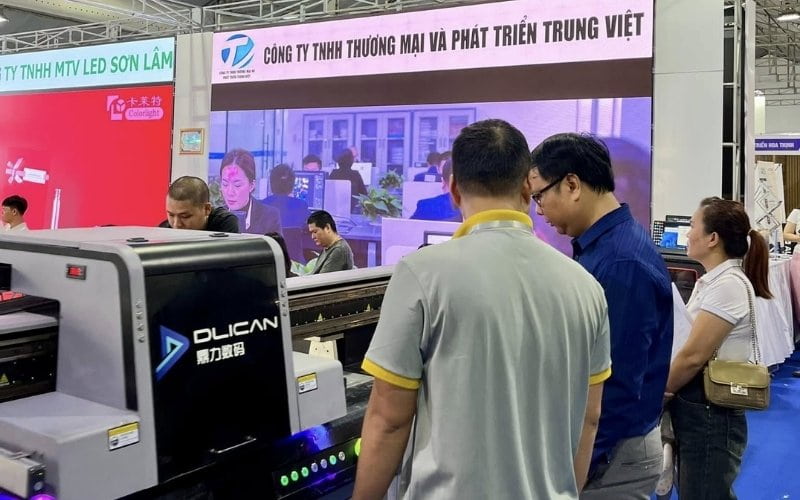 Máy in UV Dlican - Phát Triển Trung Việt